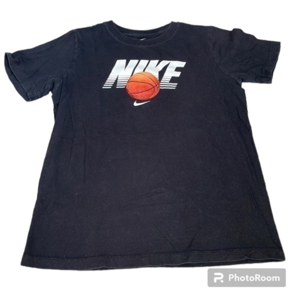NIKE | YOUTH BLACK NIKE BASKETBALL GRAPHIC T-SHIRT, SIZE L